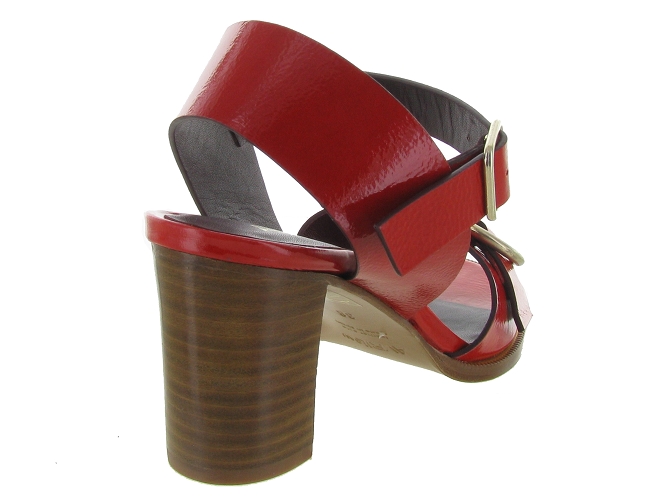 Avril gau nu pieds chlore rouge4833801_5